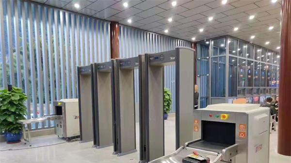 大型安检机主要检查什么东西？