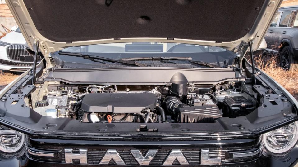 外形粗犷配置全面，哈弗大狗PLUS PHEV实力均衡，满足轻越野需求