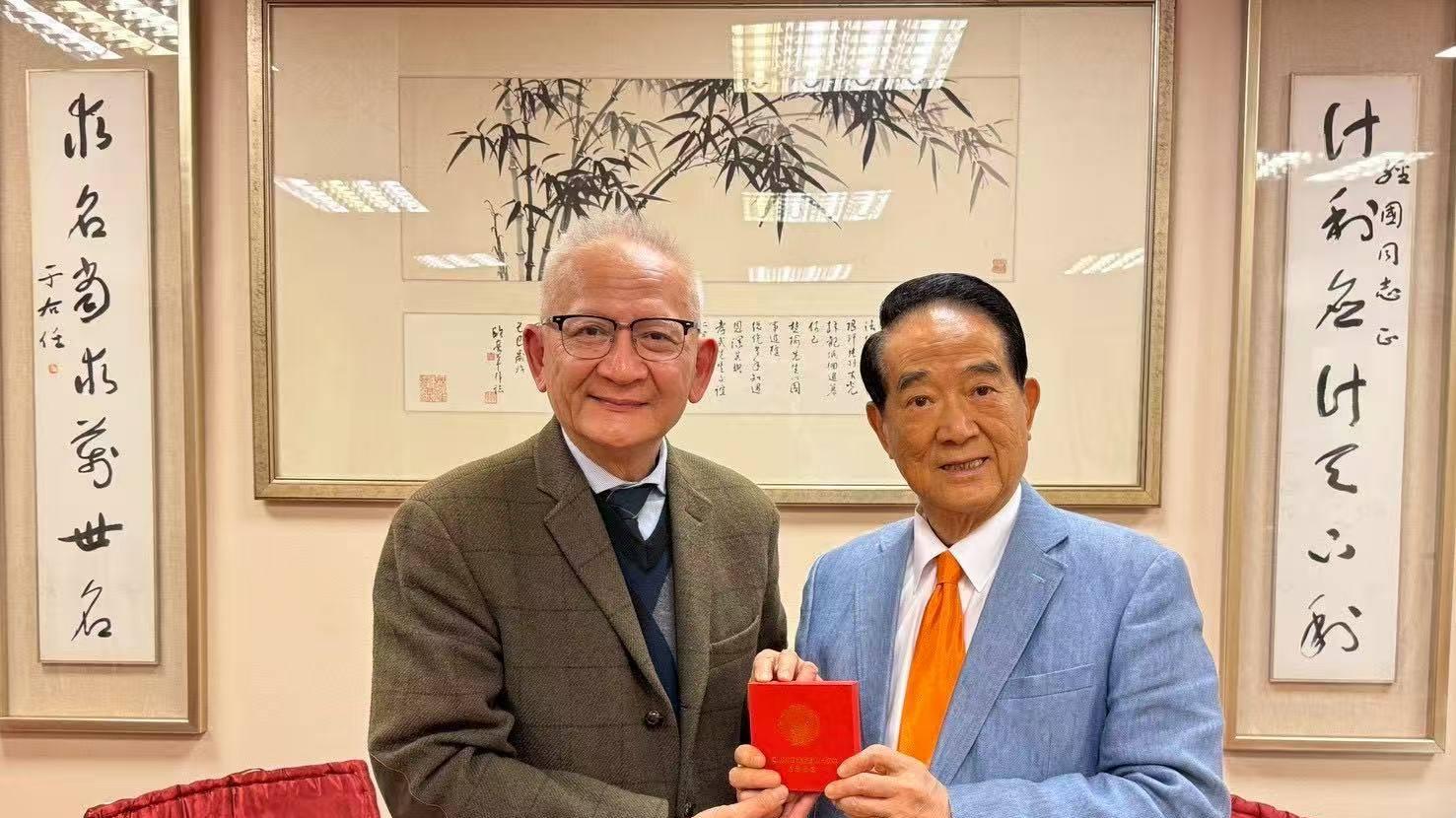 共工新闻社顾问钮则坚拜会亲民党主席宋楚瑜