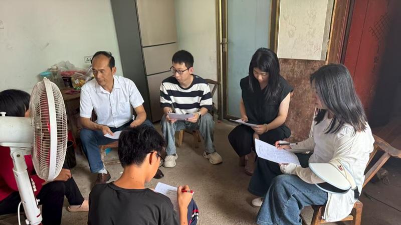 违规将救助资金发放给亲戚和关系户，村干部胆子真肥