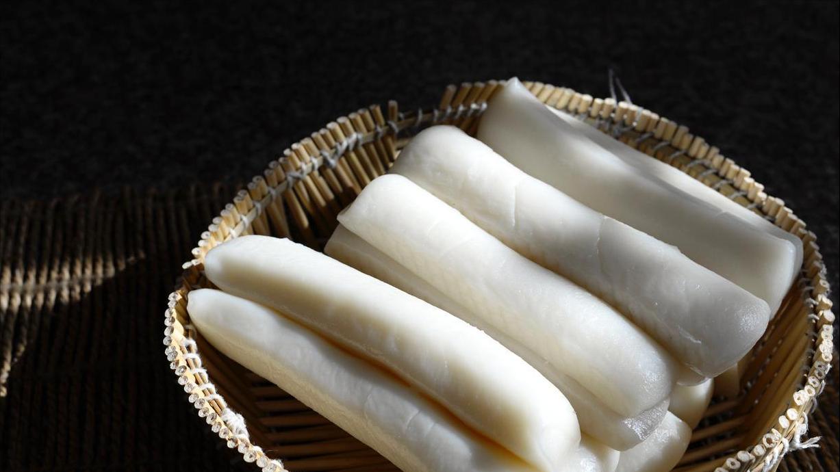 年糕放久发硬，支链淀粉老化回生不用扔
