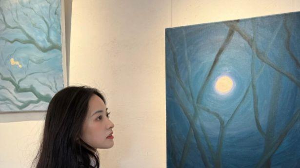 观展穿搭的高级感：让莫兰迪色系与美术馆同频