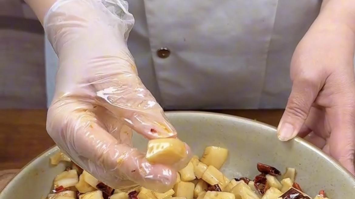 分享三道在年夜饭桌上必不可少的美食，最后一道大人小孩都喜欢