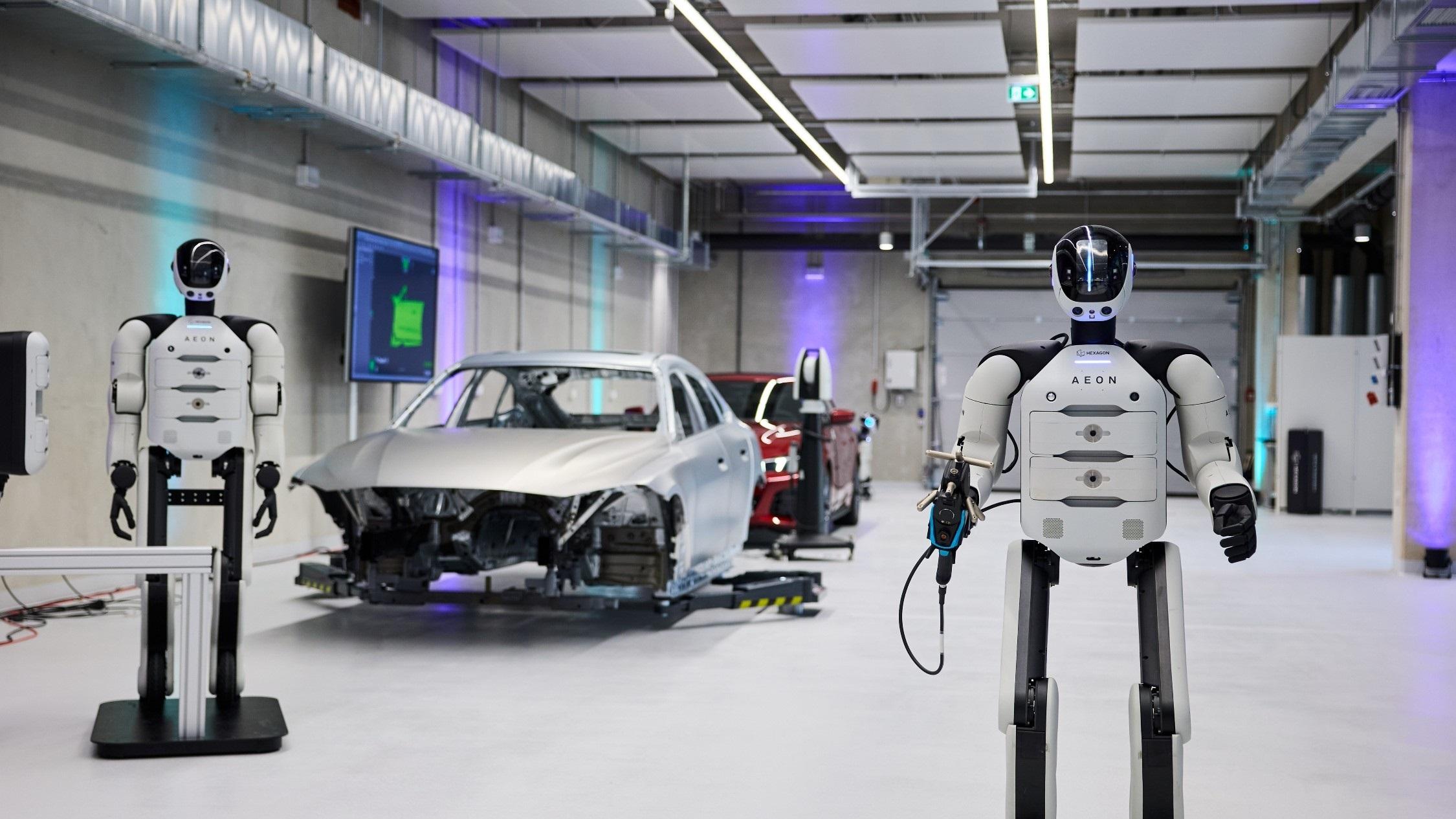 人形机器人上岗电池产线，人类工人明天还剩几个岗位？