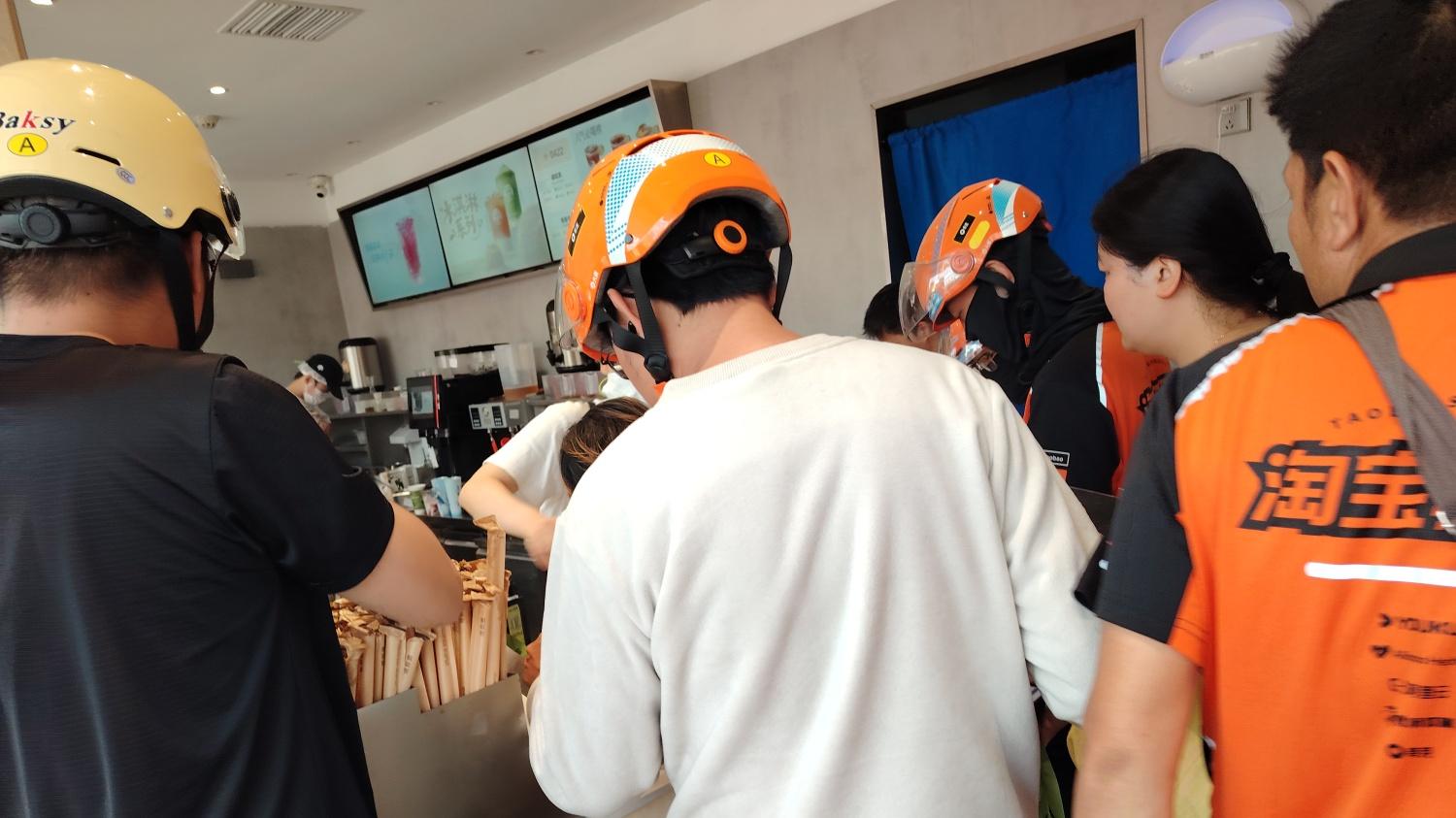 跑单见闻：商家对待骑手格局不一，有的暖心优待有的限制骑手进店