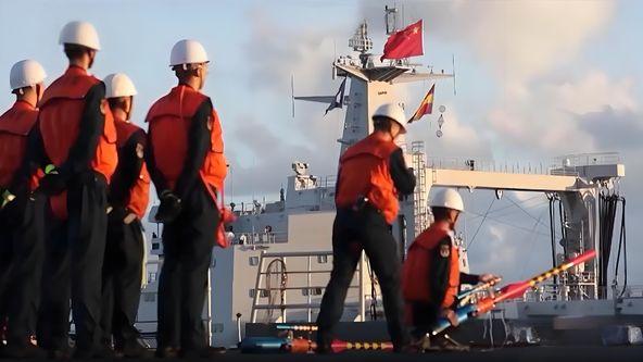 别只盯着航母了！美国最忌惮的中国力量，其实是这艘“超级奶妈