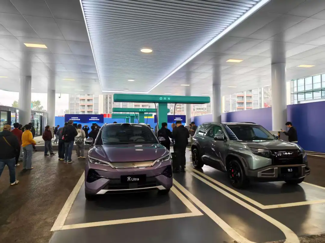 92号汽油涨价！比亚迪闪充新车主，1年免费充电