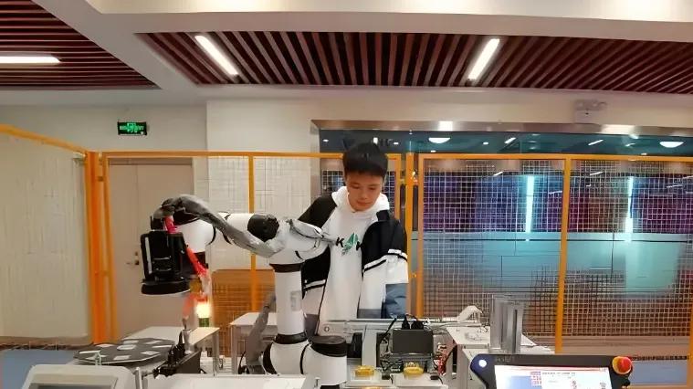 低分捡漏福音！未来10年必爆火的两大冷门专业，现在没人报，以后高攀不起