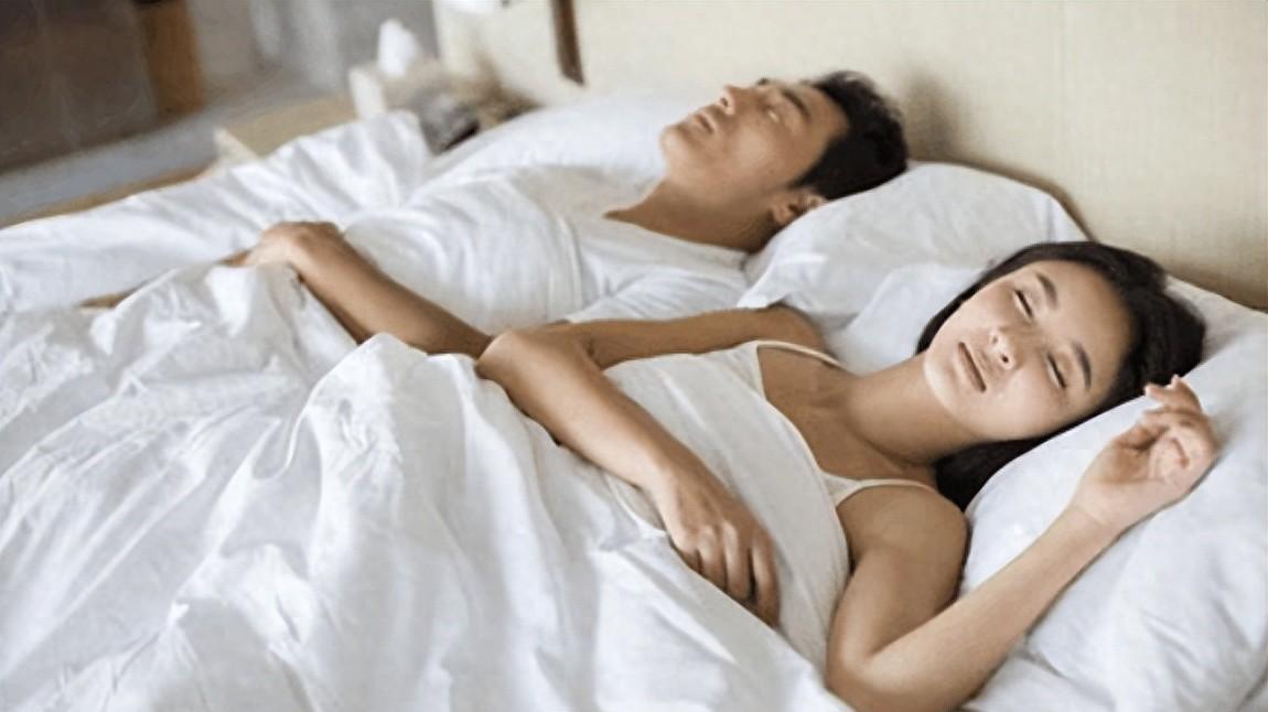 我和老婆感情很好, 可是怀孕生孩子后她对我变冷漠, 我该去离婚吗?