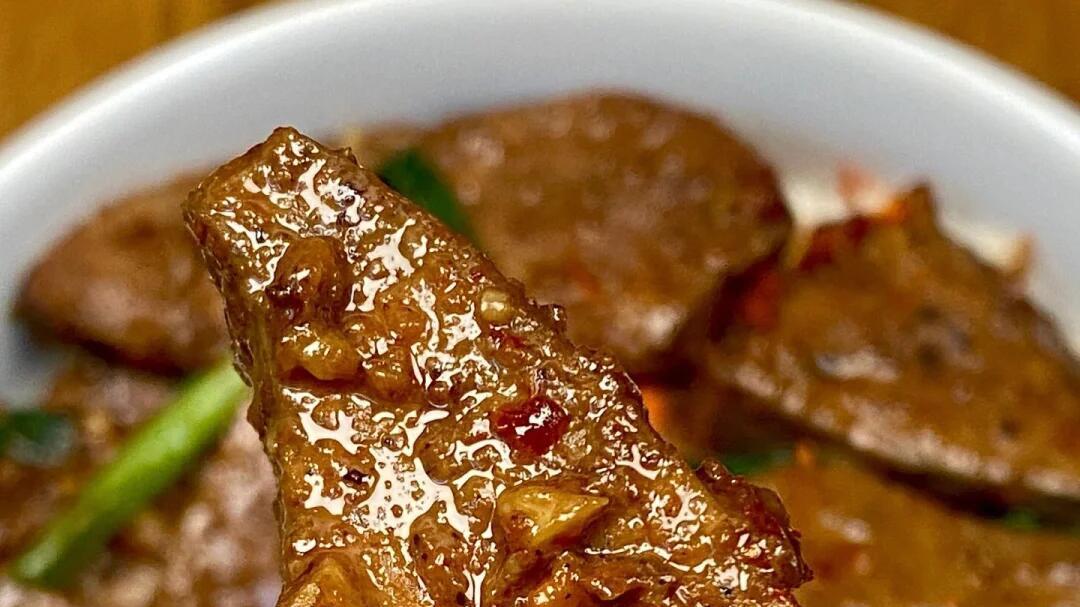 辣椒炒猪肝：快手爆炒的鲜嫩美味