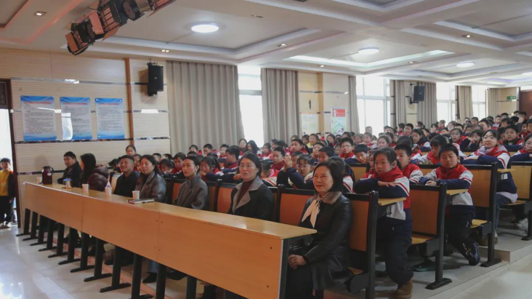 信阳市羊山外国语小学戏曲进校园活动圆满落幕