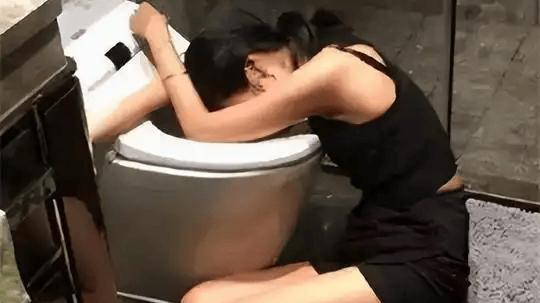 妻子前男友发来一条消息，我才发现枕边人藏了10年的龌龊往事