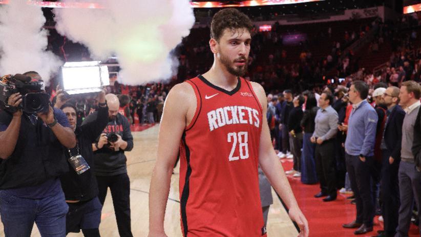 火箭93-114败于凯尔特人，球员评价：3人及格，6人低迷