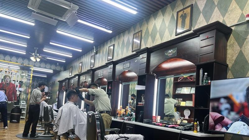 现在的理发店，这么拽吗？