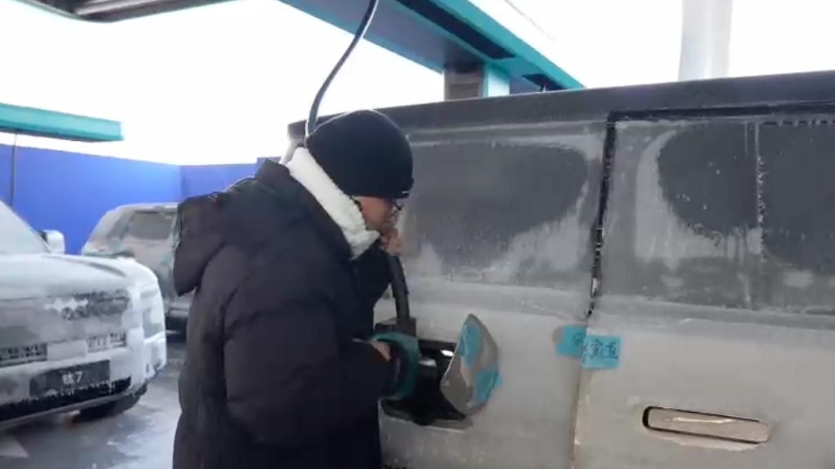 比亚迪用第二代刀片电池和配套储能系统：这么快充电，电池扛得住吗？