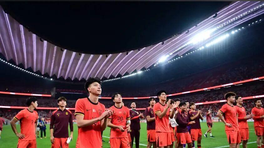 士气大振！登顶榜首！U23国足1: 0力克澳大利亚