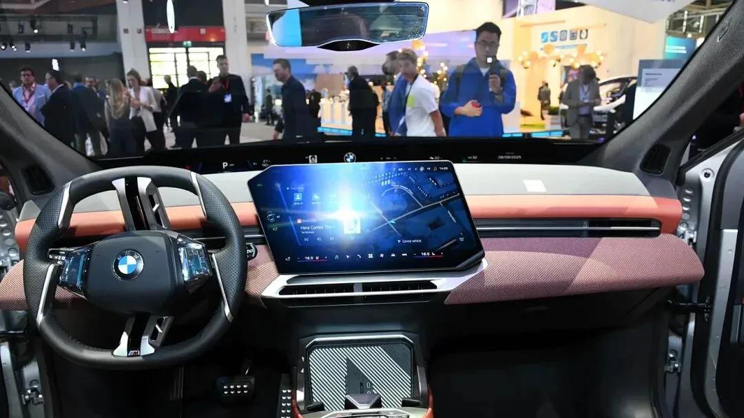 智驾提升、车身加长、纯电续航达900公里 这四款豪华车终于想开了