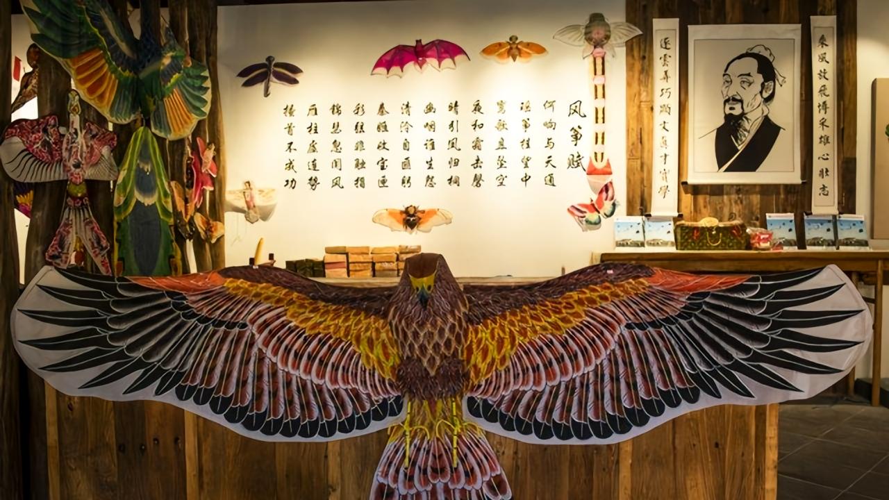 风筝裁罪：疯掌柜火烤“判官鸢”，当众吊打黑心富商，万人空巷看跪！