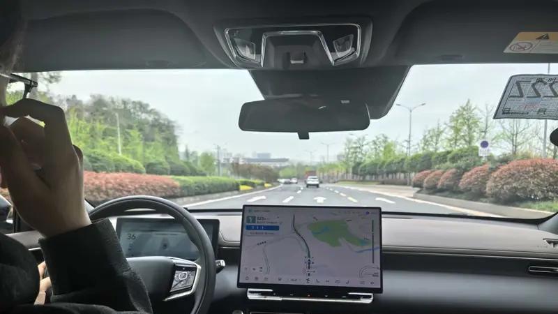 油耗2.5L还不用充电，长安送给日系车“最后一击”？