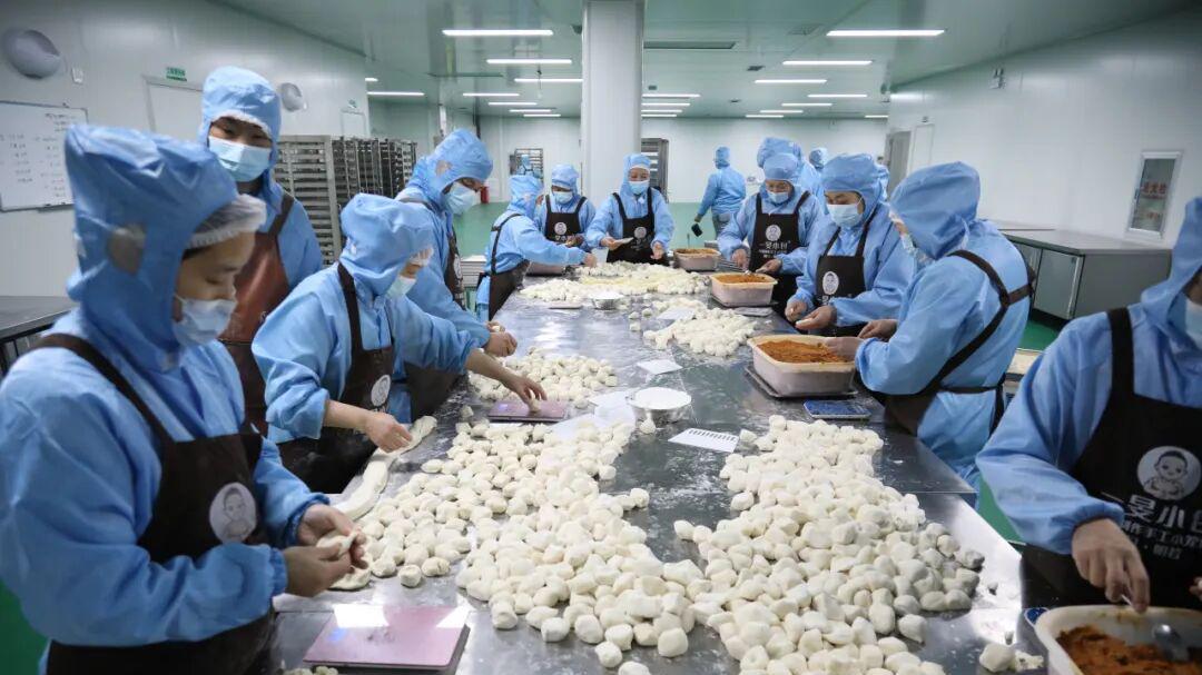 荆门掇刀融媒记者跑一线：懂面团也懂时代  一位青年“面点人”的成长路