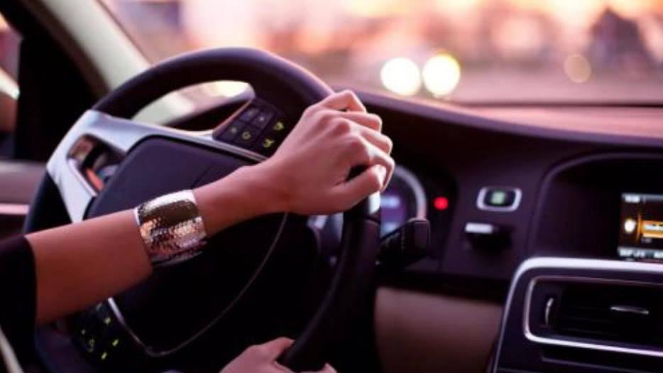 新手最喜欢的错误驾驶习惯！你中招了吗？