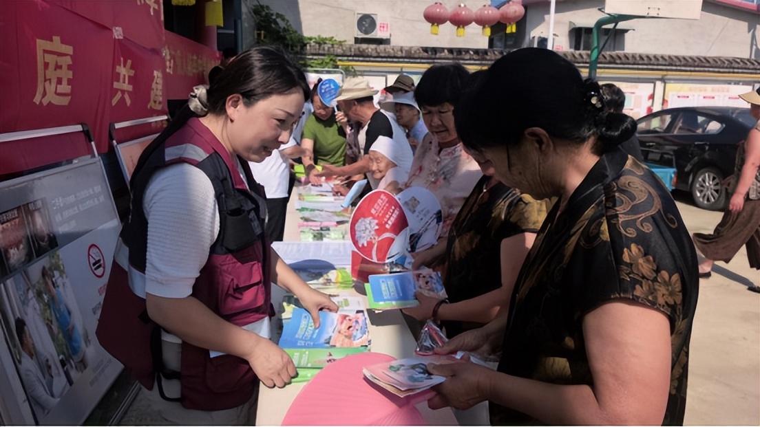 河北涞水：戏台搭进村头，健康送到门口
