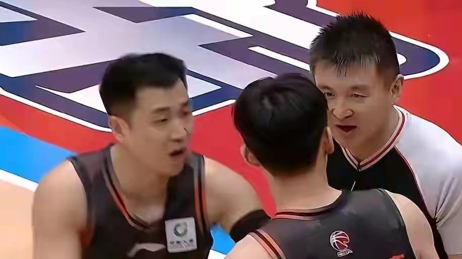 高诗岩单节15分，陈林坚给力，山东逆转胜宁波，也有短板！