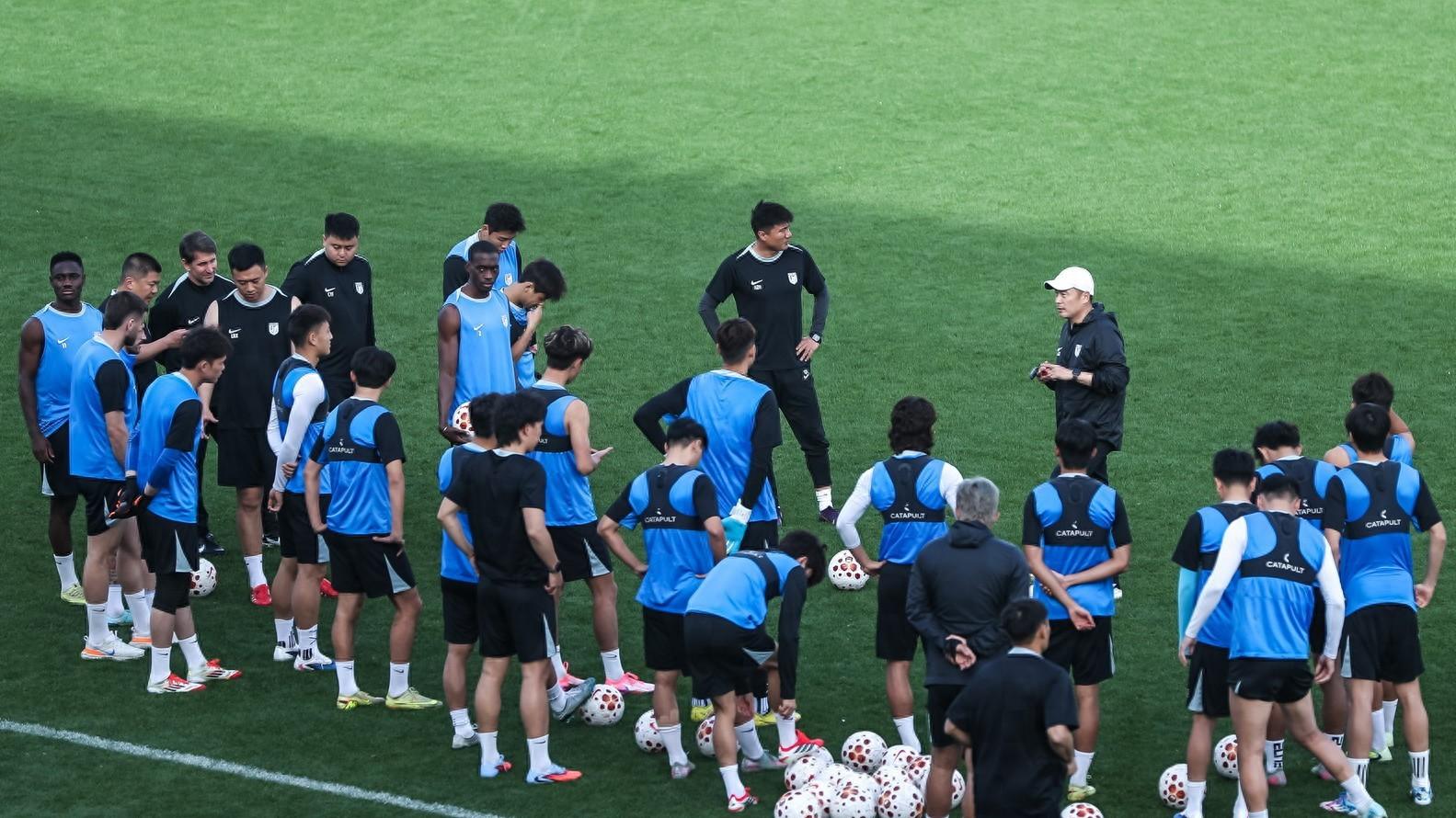 大连英博初四启程，阿奇姆彭到位，30人名单怎么定？