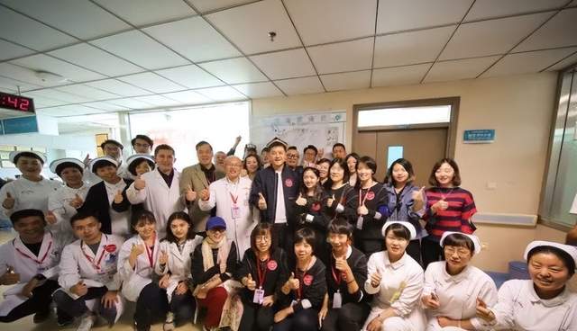 李亚鹏凭借“嫣然医院”赢得声誉，事业口碑发生逆转！