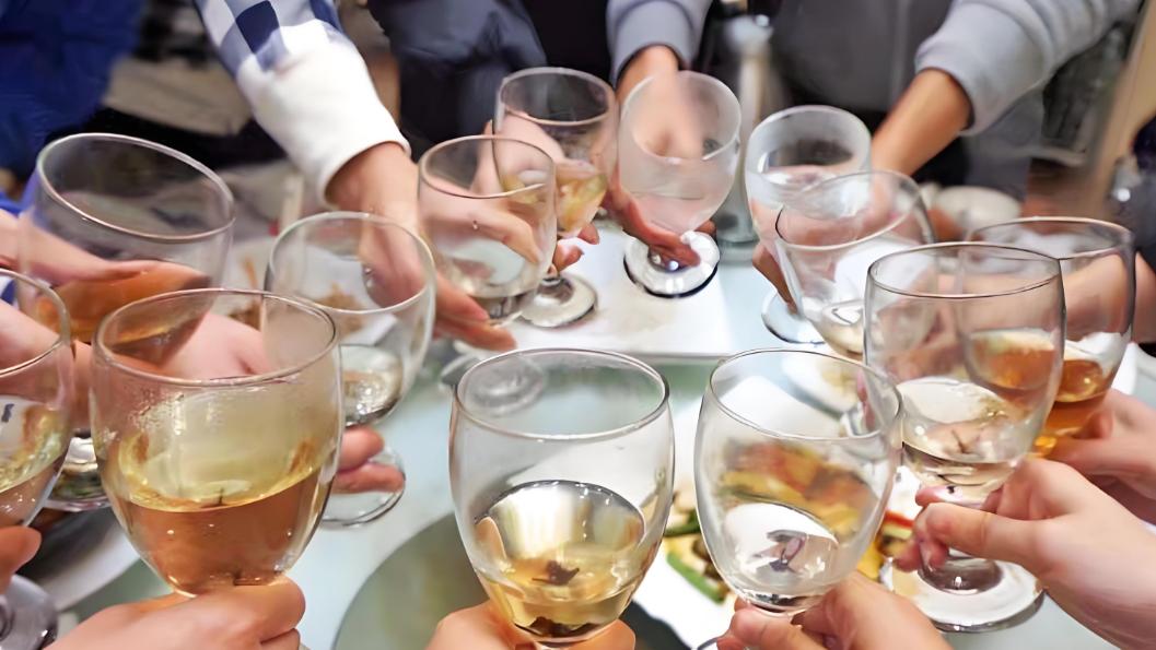 俄罗斯人十分困惑，这东西明明挺贵的，为啥中国人把它当水喝？