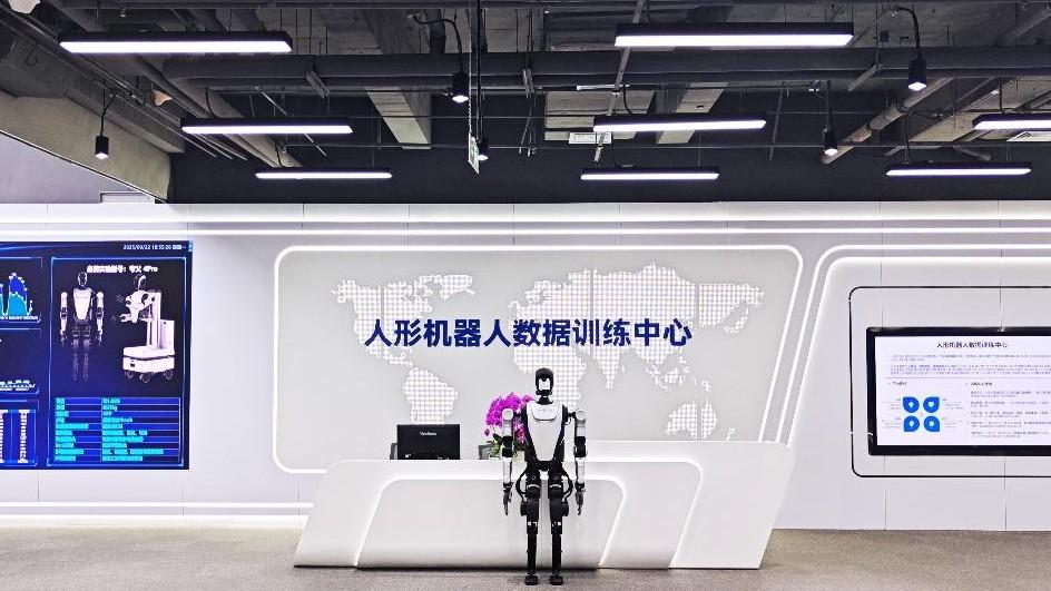 从“造机器”到“养数据”：乐聚机器人三步打通具身智能商业化堵点