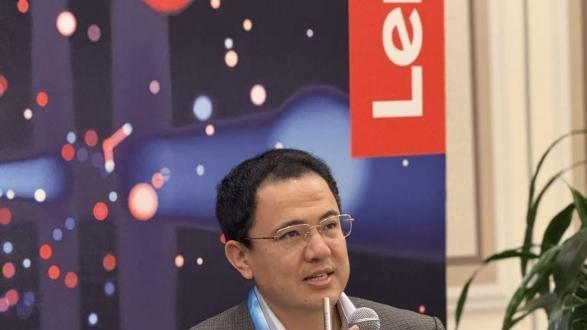 混合式AI决胜未来：联想的“三维破壁”法则与AI普惠革命