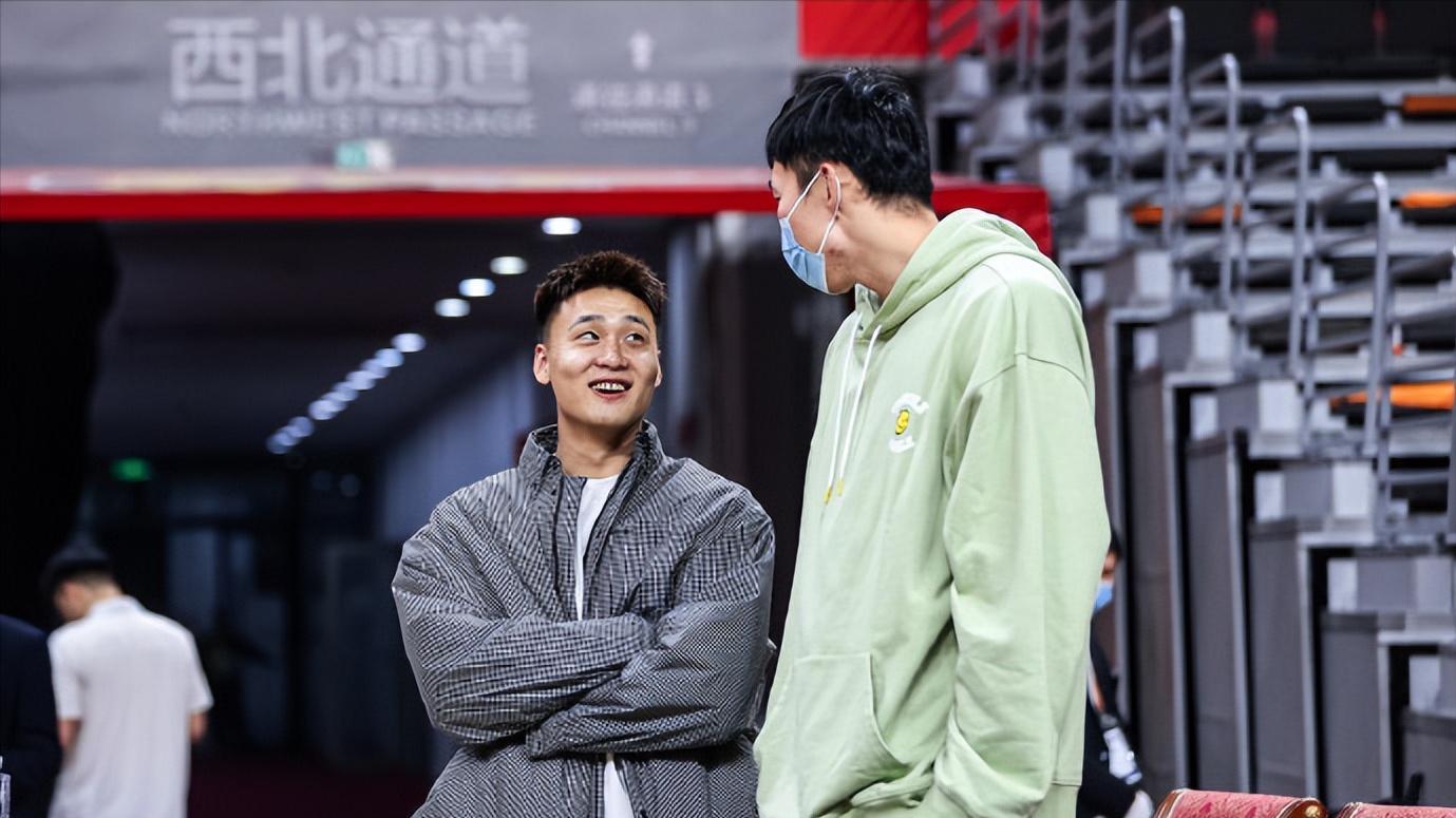 曾凡博最新消息！腰伤复发、手指受伤，归期未定