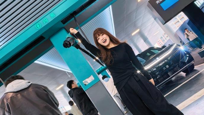 实测很强！硬核闪充技术树立行业新标杆！