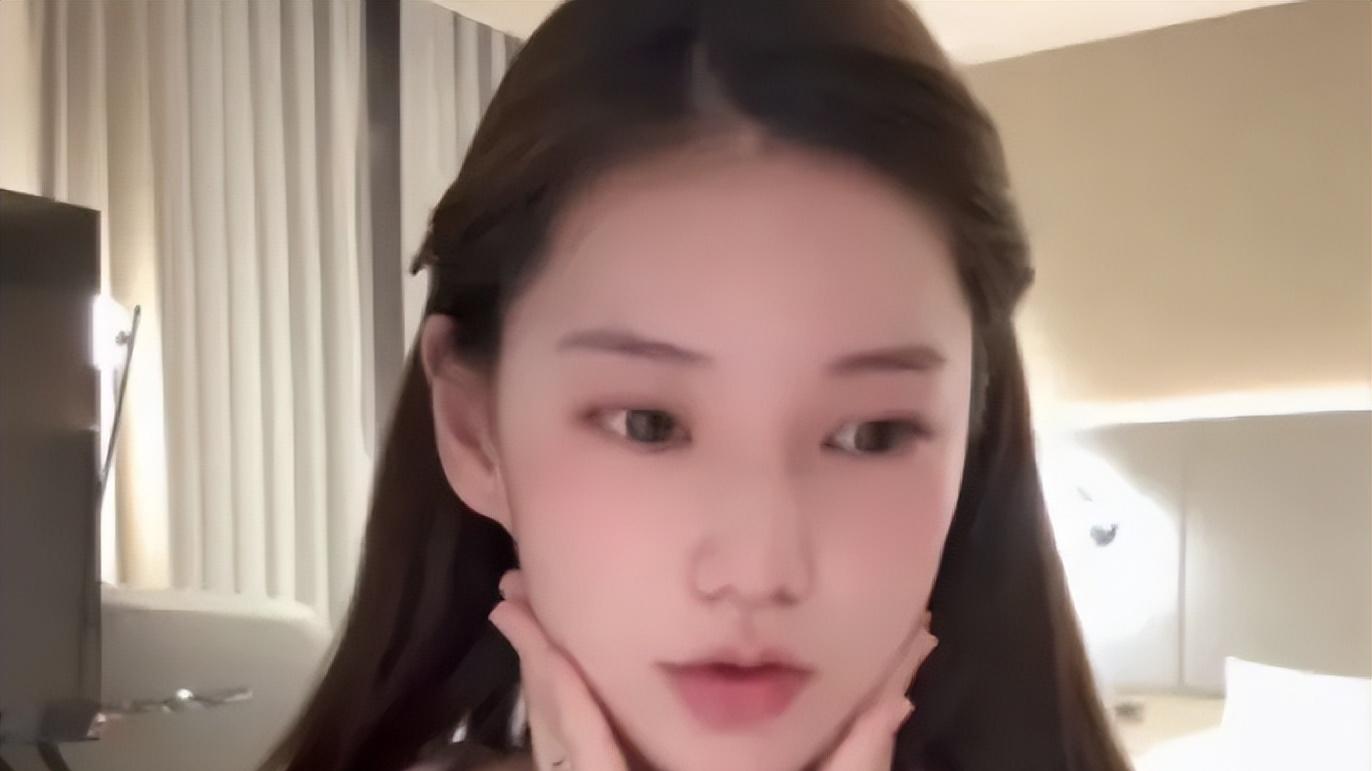 马筱梅深夜直播带货，她直言：养娃真的花销很大，所以要努力赚钱