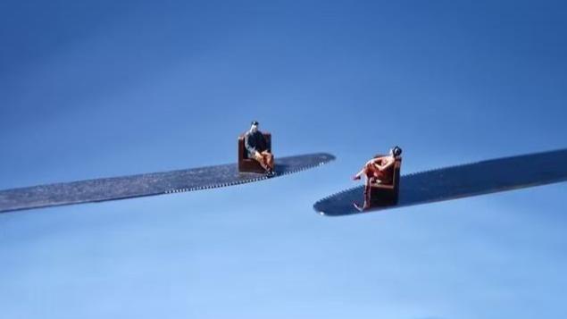 一对夫妻冷战7天，妻子发短信：喂，死了没？丈夫回复让人泪目