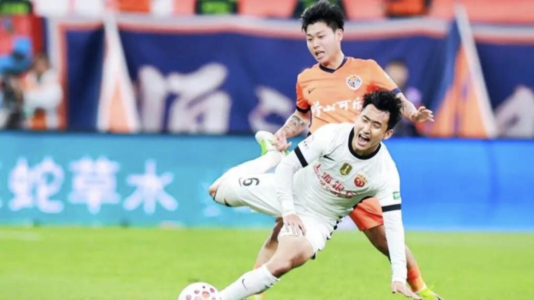 青岛海牛3-1击败上海海港，逃离降级区；北京国安面临保级压力！