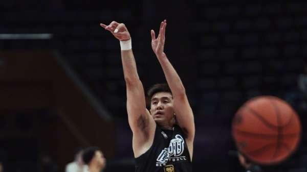 陀螺转身回来了！中投杀招回来了！郭艾伦还能打球