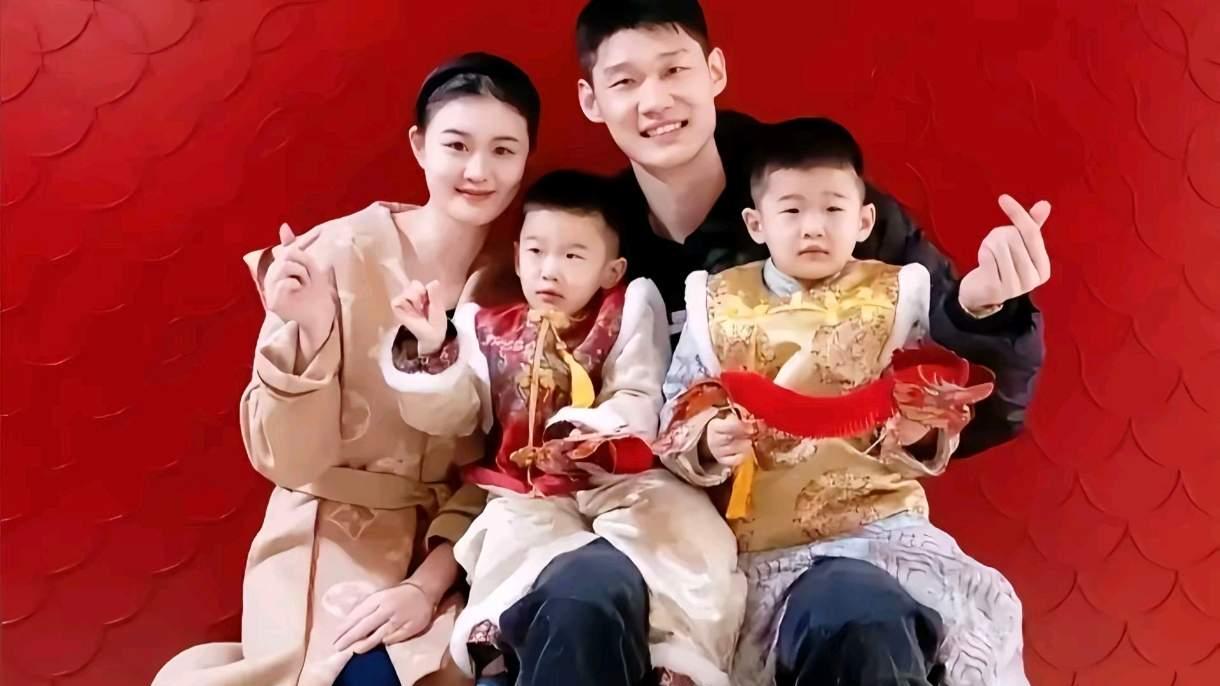 胡金秋好男人，首笔工资吃完饭就寄回家，现在工资给老婆和老妈