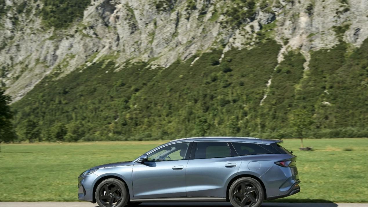 雄起！中国车企刷新历史：比亚迪挺前全球销量前五！