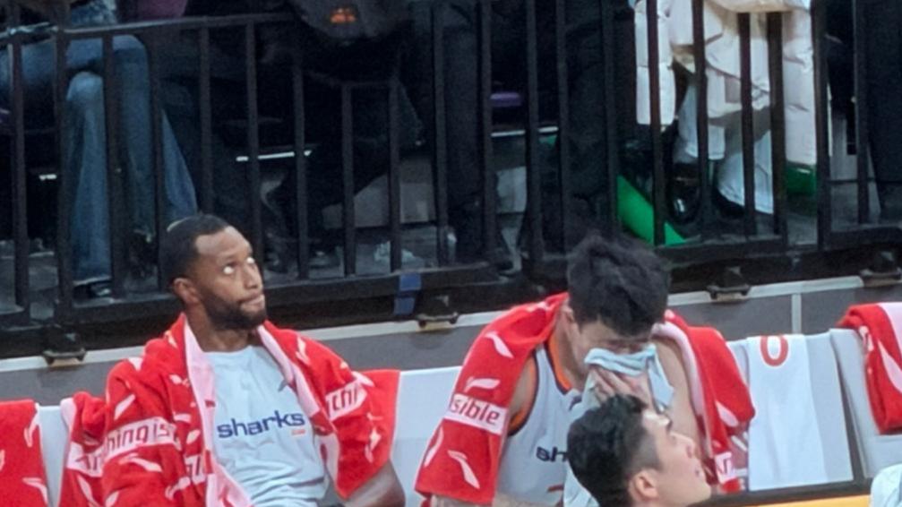 辽宁播放致敬视频太感人！金金落泪，弗格感慨万分