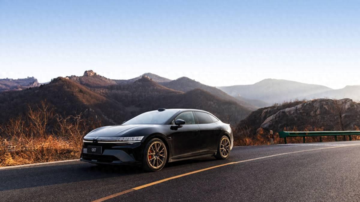 极氪重磅上新：焕新7系正式上市，001五周年纪念版同步限量发售