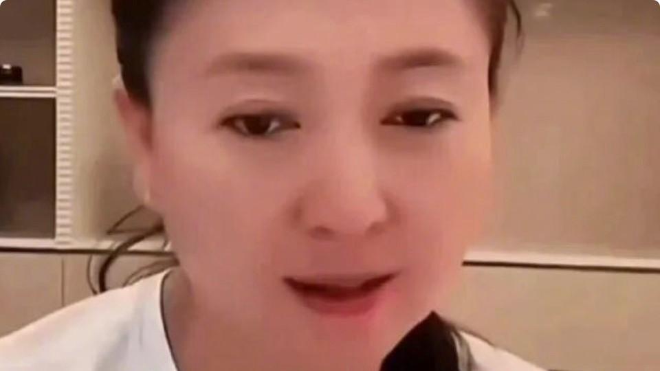 拔出萝卜带出泥！闫学晶事件的曝光，没想到却坑了自己的亲儿子