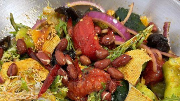 鲜辣交织脆生生，这碗手撕大拌菜，是湘味的夏日浪漫