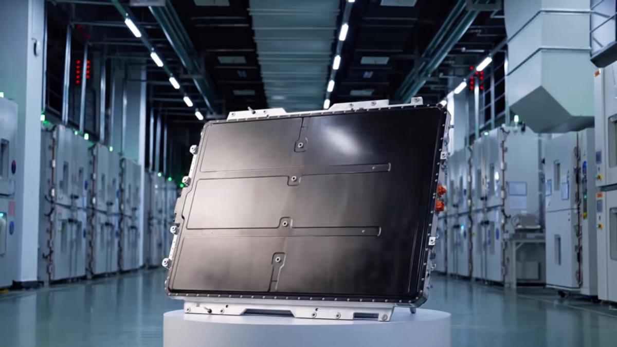 华为巨鲸电池全系标配，跨越2026安全大考重绘行业新坐标