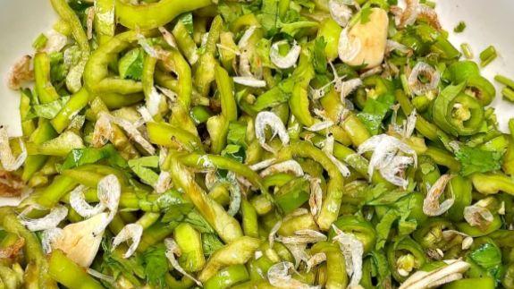 重庆夏味：一盘青椒拌虾米，藏着最倔强的烟火