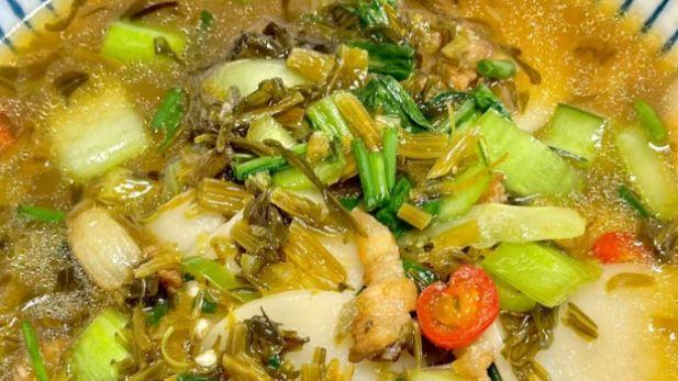 湖南雪菜汤年糕：一碗热辣鲜香，暖透整个寒冬