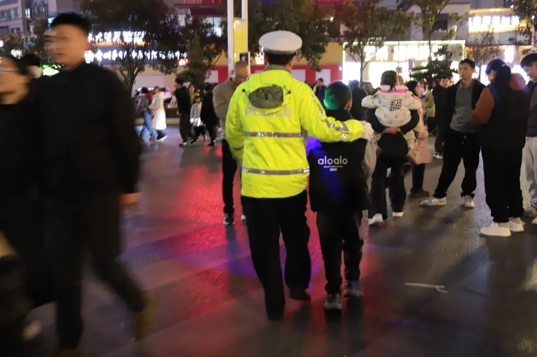 用 “小事” 织就平安网，汇川交警为民服务暖人心！