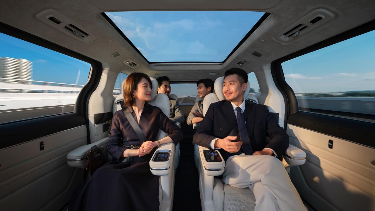 AI全场景家庭旗舰MPV！吉利银河V900开启预售：31.98万起