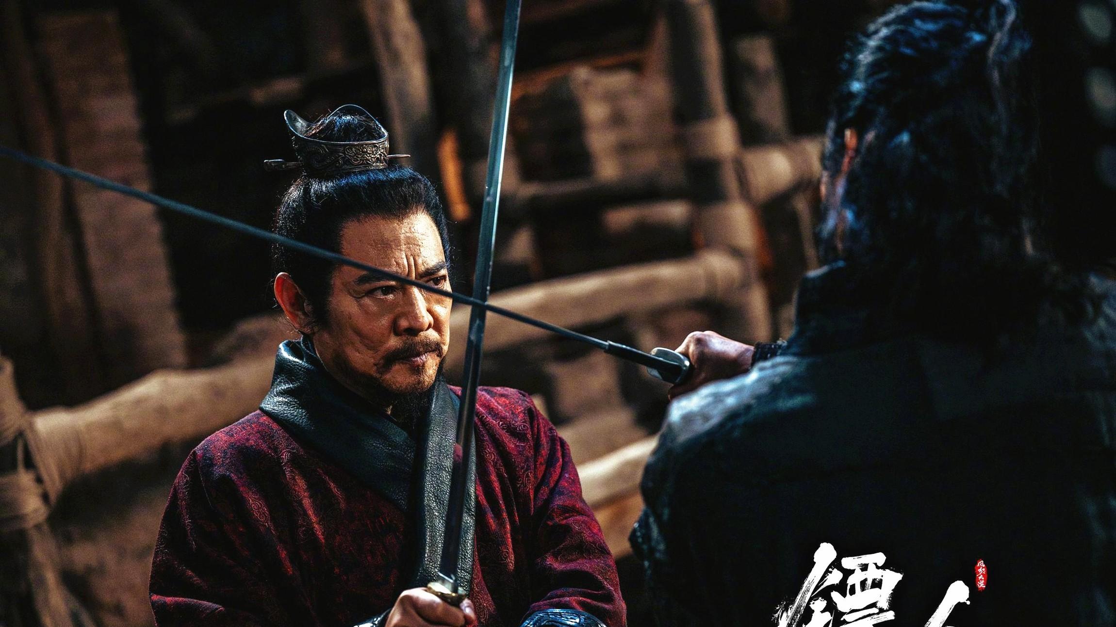 《惊蛰无声》春节档最刺眼的那道裂痕：一个国安副队长，怎么就被几条微信策反了？